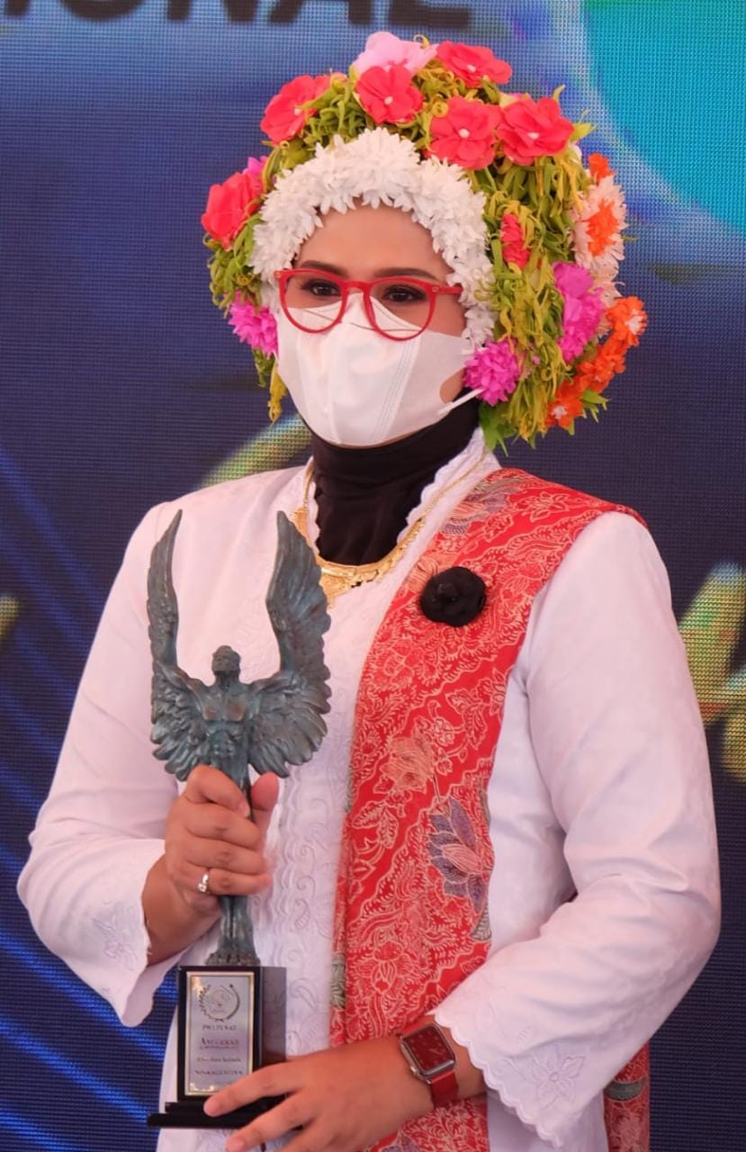 Bupati Nina Agustina satu satunya Perempuan penerima Penghargaan Anugerah Kebudayaan PWI Pusat 2022